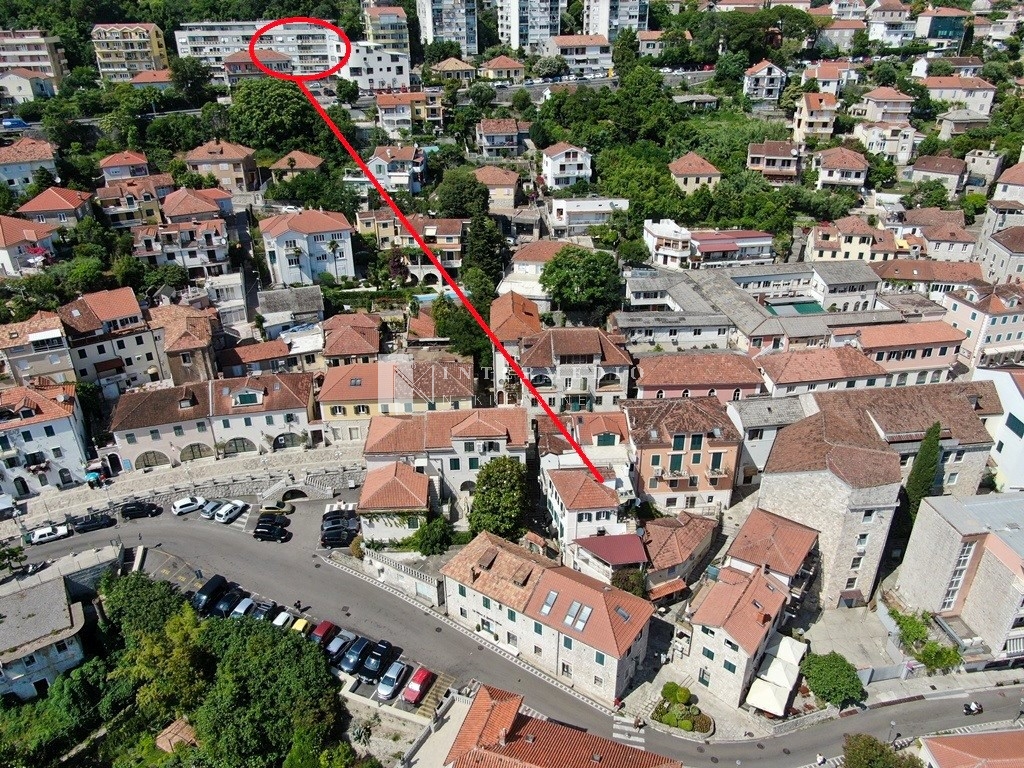 Dvosoban stan sa panoramskim pogledom na more – Centar Herceg Novog
